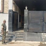 तेल टैंकर की चपेट में आने से महिला की मौत,आक्रोशितों ने एनएच जाम कर किया प्रदर्शन