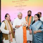 नौकरी से हटाए गए स्वच्छ भारत मिशन के प्रखंड समन्वयक मिले मंत्री से