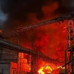 इजराइल का गाजा शहर पर हवाई हमला, कई इमारतों में विस्फोट के बाद आग लगी