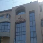 महाराष्ट्र का अतिरिक्त कार्यभार लेने को गुजरात के राज्यपाल आचार्य देवव्रत मुंबई पहुंचे