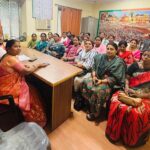 ठाकुर बांकेबिहारी मंदिर के समीप पहुंची बाढ़, दुकानों के अंदर भरा पानी