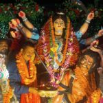 ट्रक चालक ने दो छात्राओं को कुचला, एक की मौत